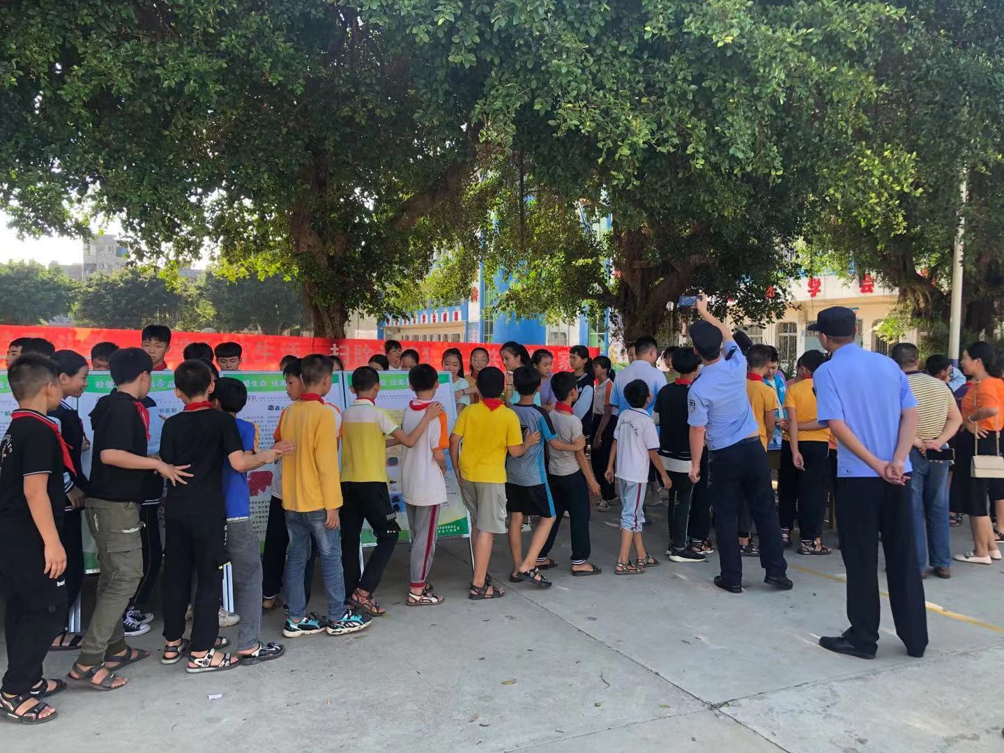 嶺北鎮(zhèn)到嶺北中心小學開展禁毒+反詐宣傳活動