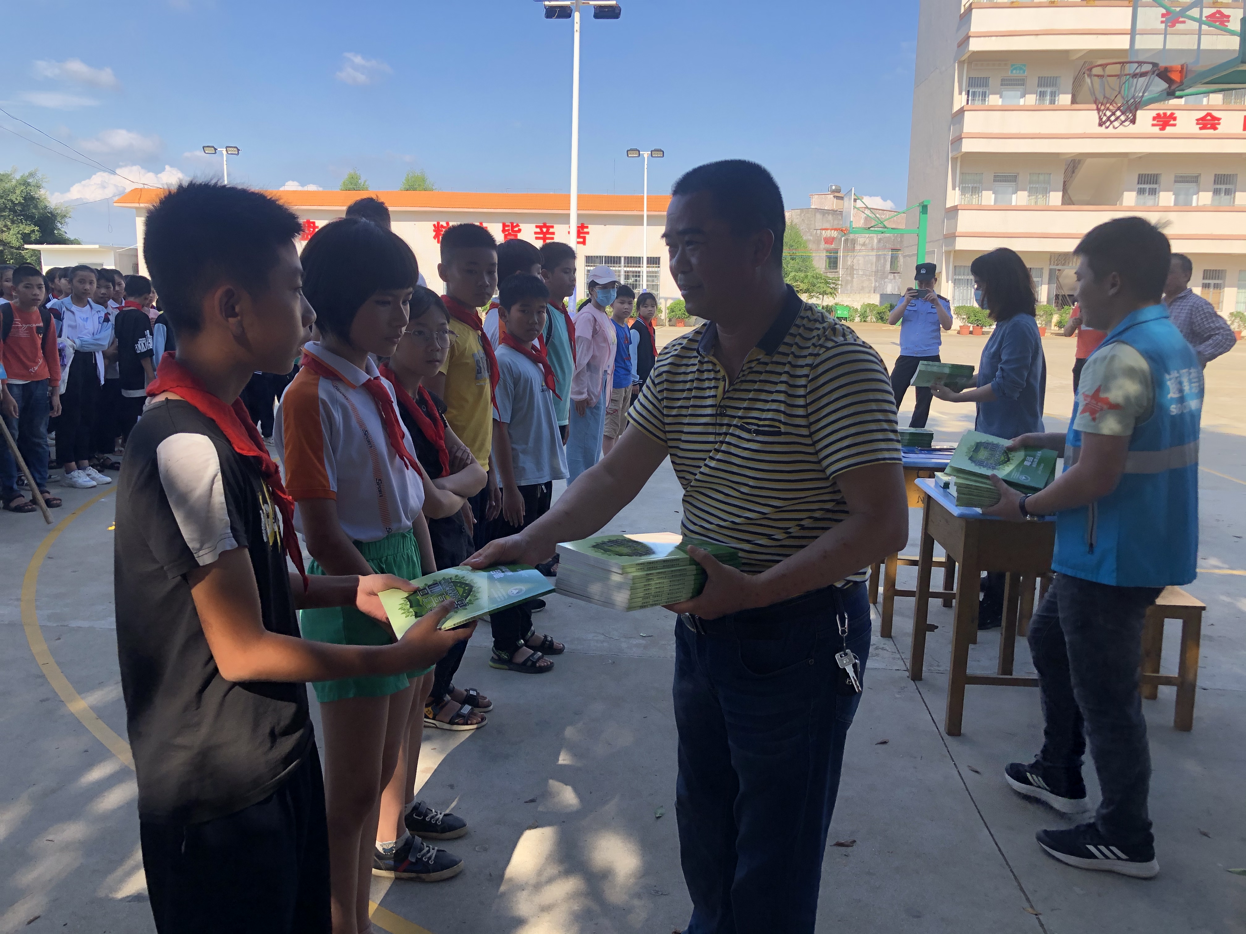 嶺北鎮(zhèn)到嶺北中心小學開展禁毒+反詐宣傳活動