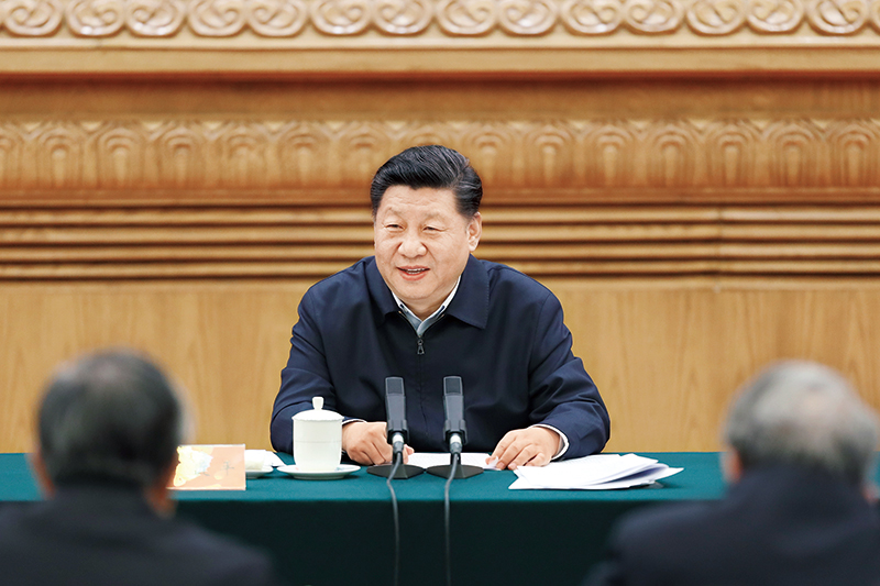 2019年3月18日，中共中央總書記、國家主席、中央軍委主席習(xí)近平在北京主持召開學(xué)校思想政治理論課教師座談會并發(fā)表重要講話。 新華社發(fā) 盛佳鵬/攝