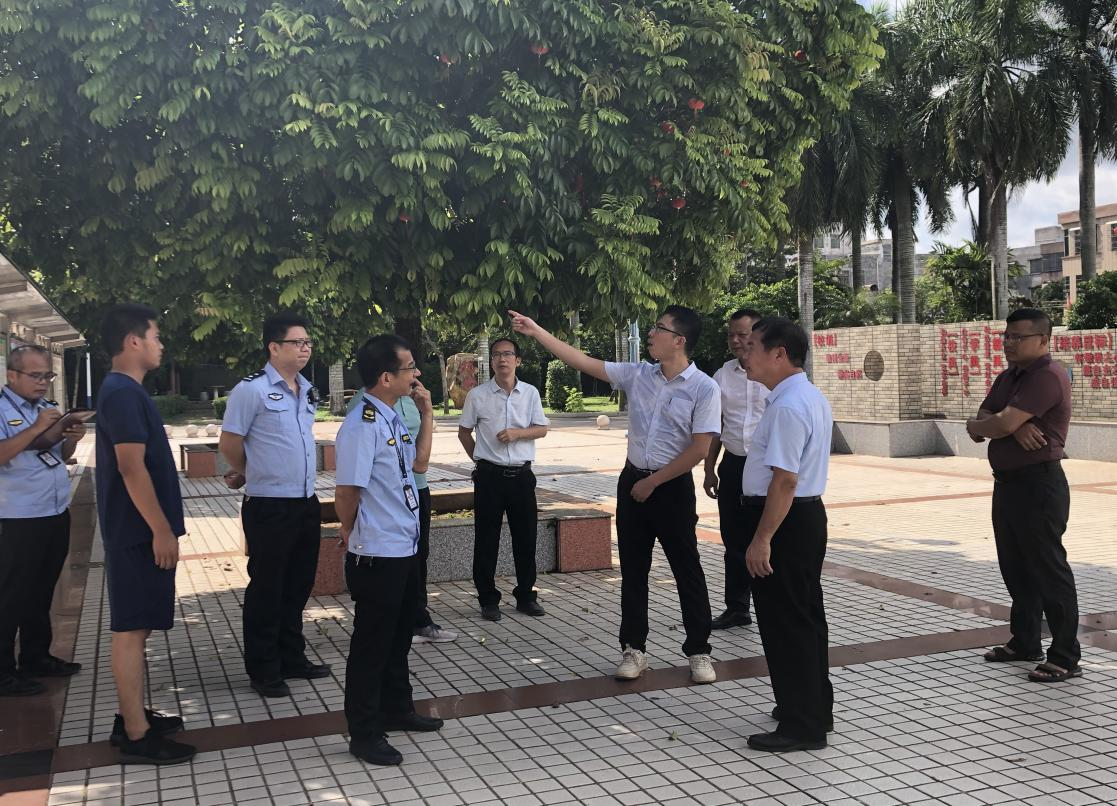 遂溪縣河頭鎮(zhèn)開展校園安全聯合大檢查1.png