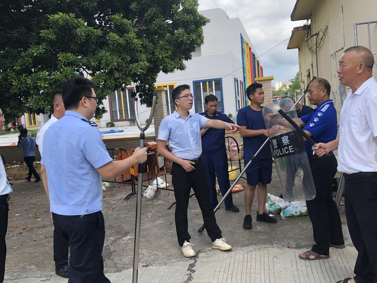 遂溪縣河頭鎮(zhèn)開展校園安全聯合大檢查4.png