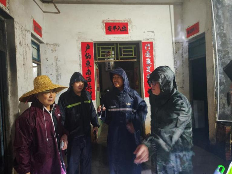 遂溪縣委副書記、縣長劉劍率隊高效處置2.png