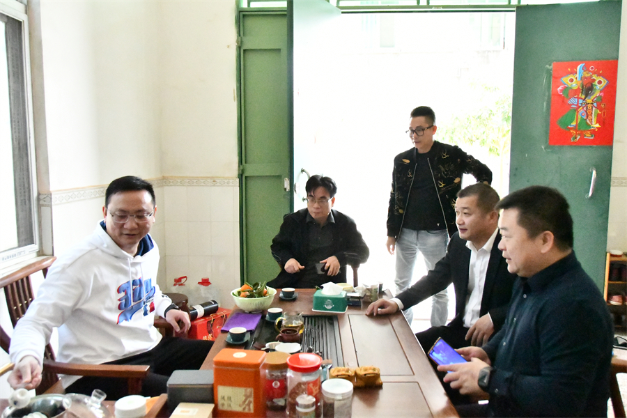 劉桂興副縣長(zhǎng)、林立書(shū)記、卜英忠鎮(zhèn)長(zhǎng)走訪慰問(wèn)鄉(xiāng)賢1.JPG