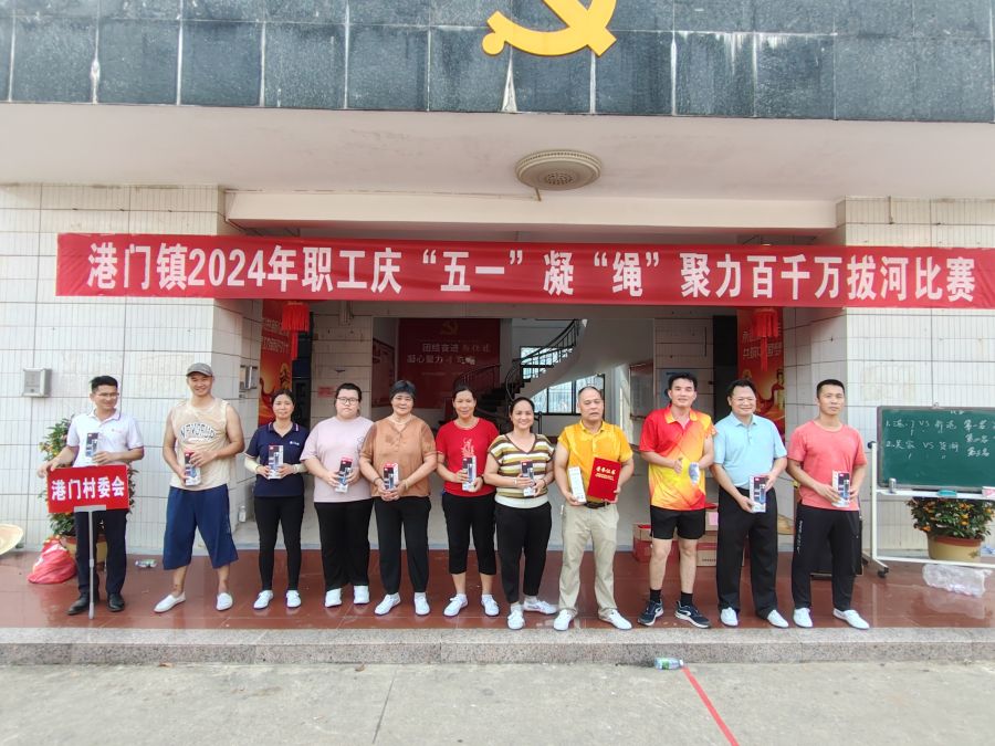 林偉雄副書(shū)記與亞軍隊(duì)伍合影.jpg