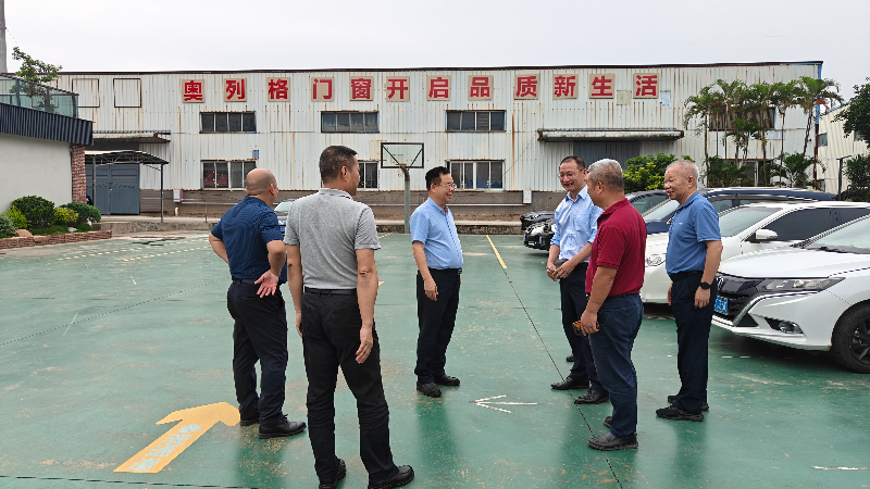 遂溪縣政協(xié)主席潘汝權(quán)到委員企業(yè)調(diào)研