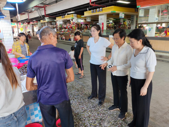 陳林英到楊柑鎮(zhèn)督導基孔肯雅熱疫情防控工作