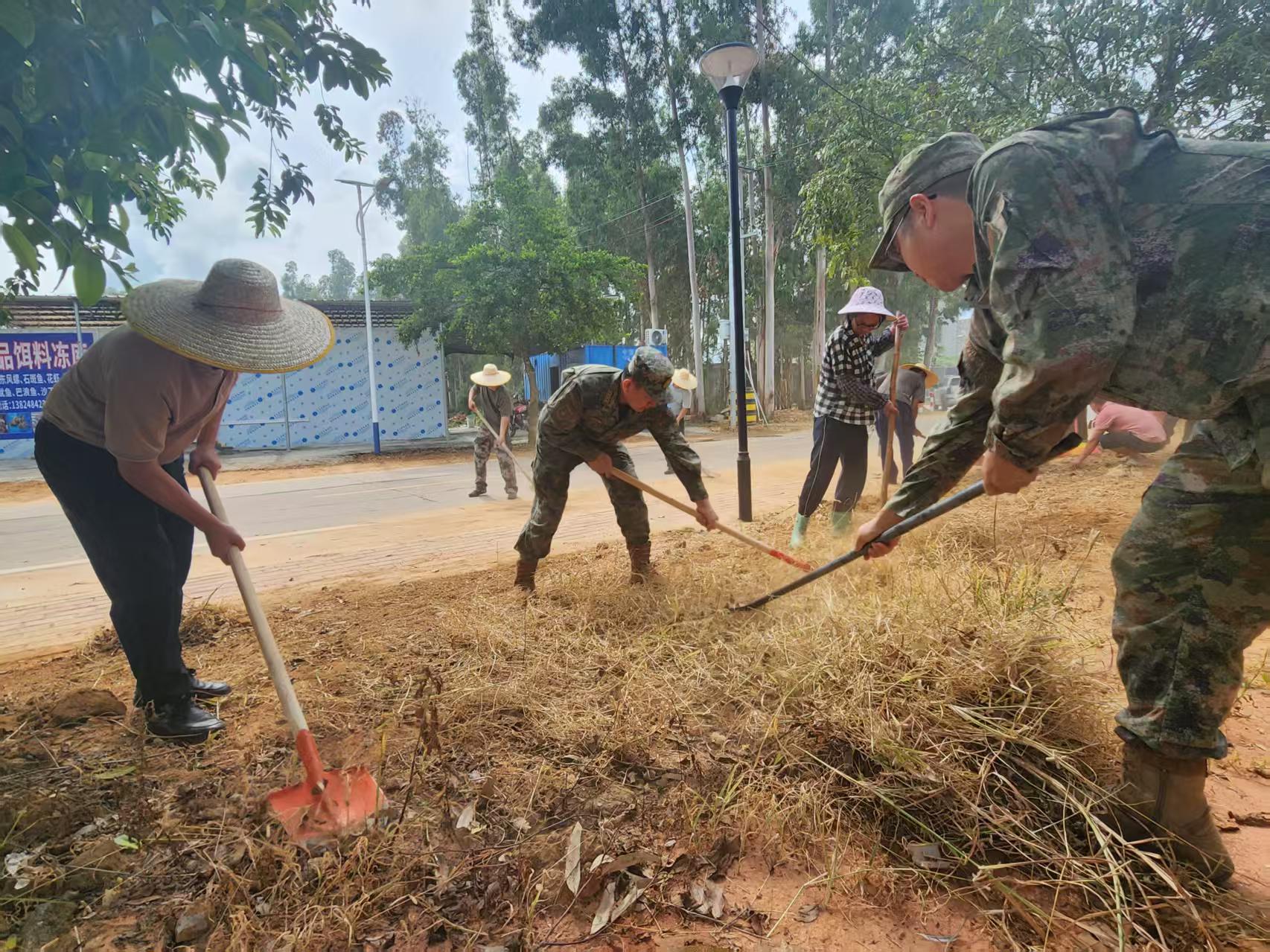 市委領(lǐng)導(dǎo)赴遂溪督導(dǎo)檢查基孔肯雅熱疫情防控工作并開展愛國(guó)衛(wèi)生運(yùn)動(dòng)