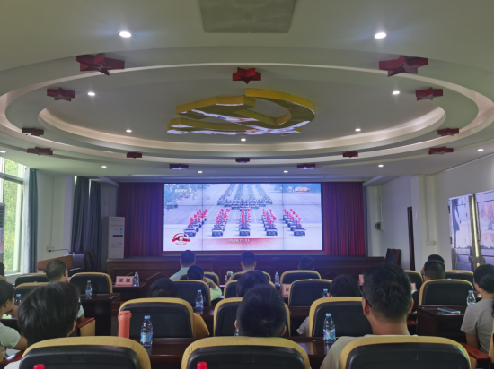 江洪鎮(zhèn)組織觀看紀(jì)念中國(guó)人民抗日戰(zhàn)爭(zhēng)暨世界反法西斯戰(zhàn)爭(zhēng)勝利80周年大會(huì)直播活動(dòng)