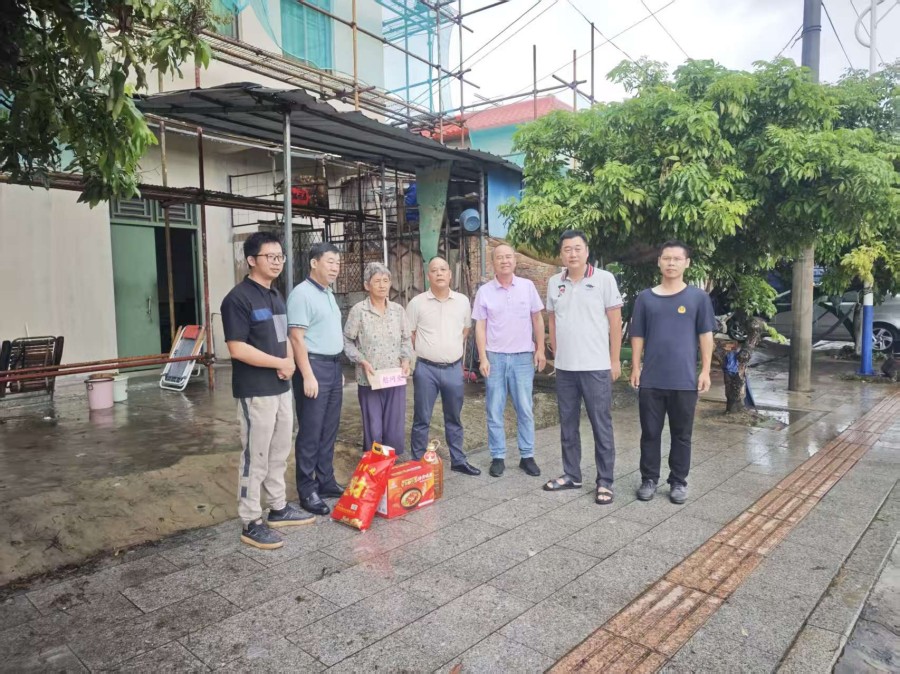 情暖雙節(jié)，攜手防返貧——港門鎮(zhèn)駐鎮(zhèn)幫鎮(zhèn)扶村工作隊(duì)牽頭開展節(jié)前慰問活動(dòng)