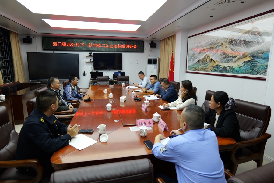 一線(xiàn)聽(tīng)民聲 真情化矛盾——縣委常委、副縣長(zhǎng)朱銳赴港門(mén)鎮(zhèn)北灶村委會(huì)開(kāi)展“平安夜訪(fǎng)”活動(dòng)