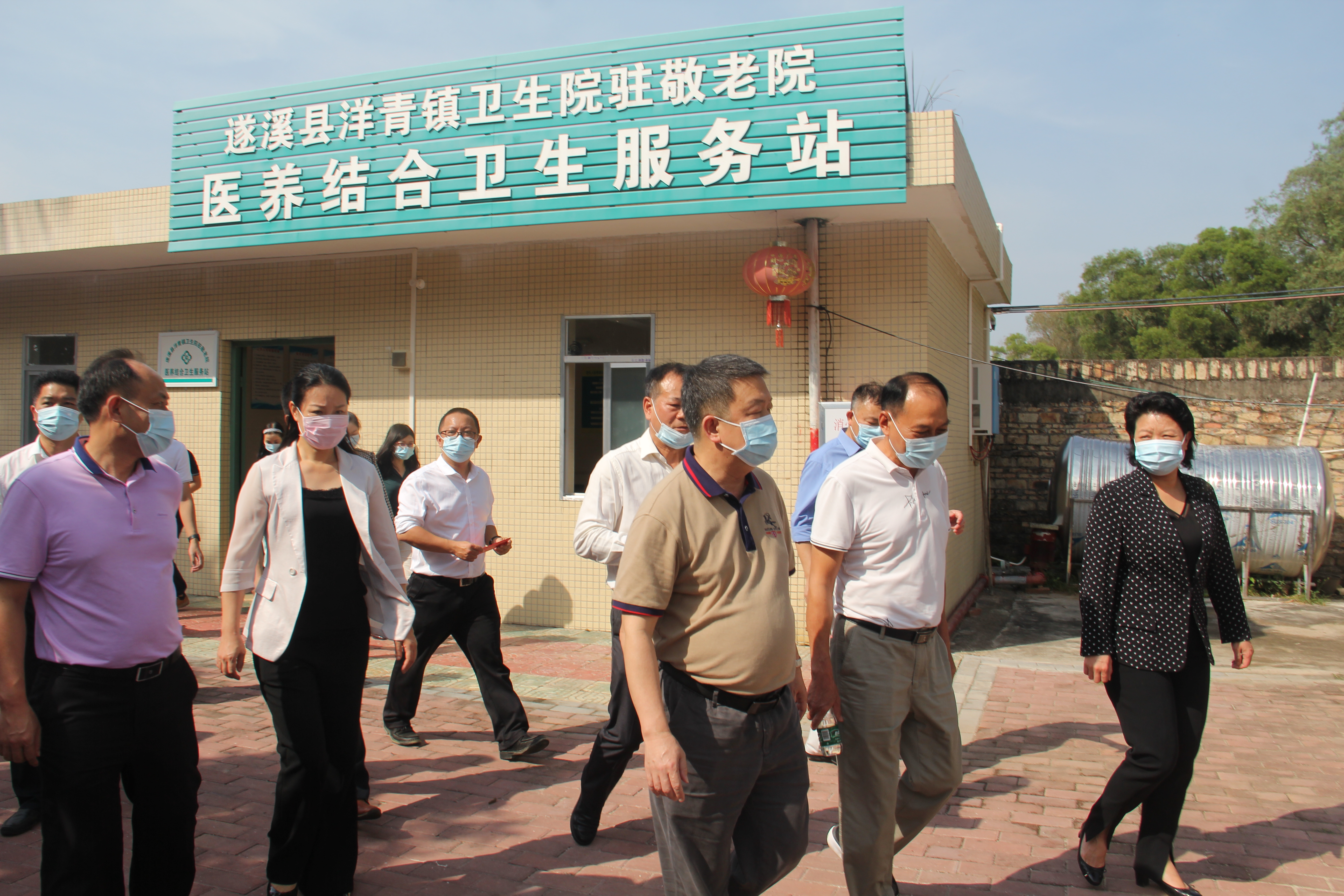 卓志強(qiáng)廳長(zhǎng)調(diào)研洋青敬老院.JPG