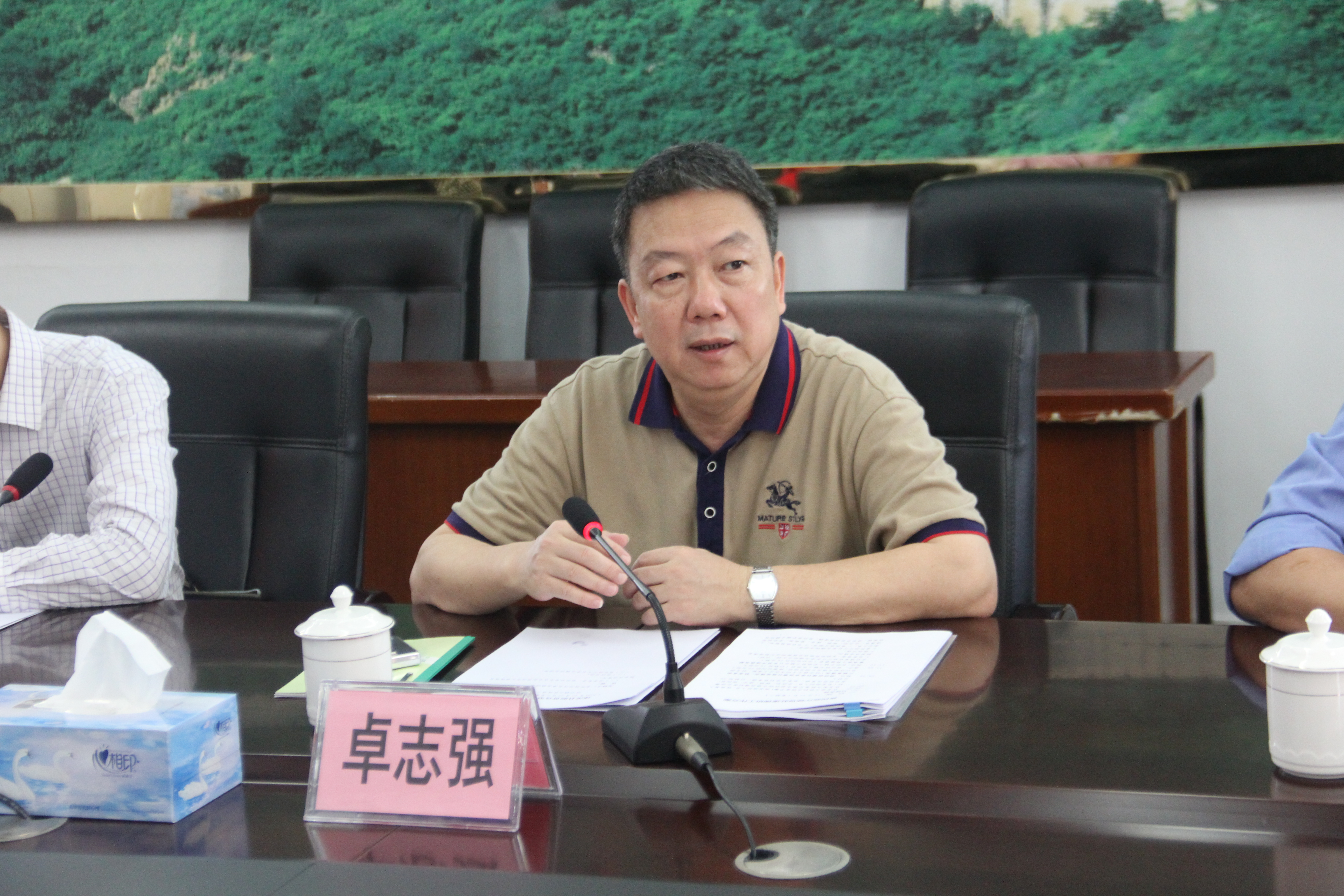 卓志強(qiáng)廳長(zhǎng)在脫貧攻堅(jiān)座談會(huì)上發(fā)言.JPG